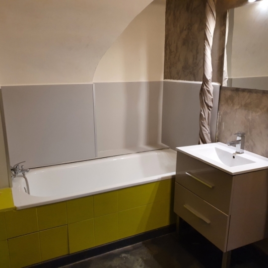  Annonces VAUNAGE : Appartement | NIMES (30900) | 45 m2 | 670 &euro; 