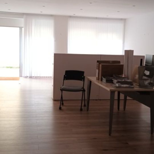  Annonces VAUNAGE : Local / Bureau | NIMES (30900) | 79 m2 | 919 &euro; 