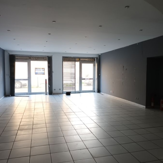  Annonces VAUNAGE : Local / Bureau | NIMES (30900) | 79 m2 | 919 &euro; 