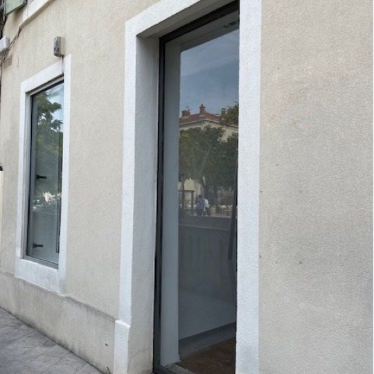  Annonces VAUNAGE : Local / Bureau | NIMES (30900) | 45 m2 | 803 &euro; 
