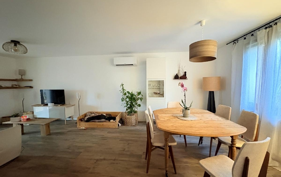 AIGUES-VIVES IMMO : Maison / Villa | GALLARGUES-LE-MONTUEUX (30660) | 75 m2 | 1 580 € 