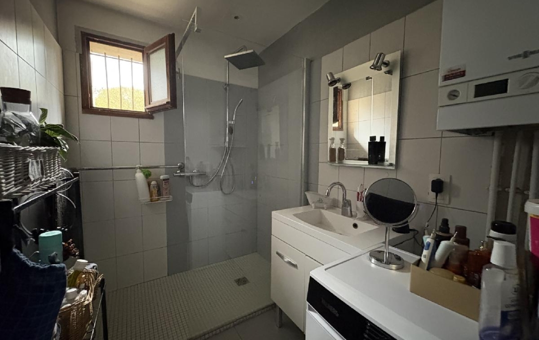 AIGUES-VIVES IMMO : Maison / Villa | GALLARGUES-LE-MONTUEUX (30660) | 75 m2 | 1 580 € 