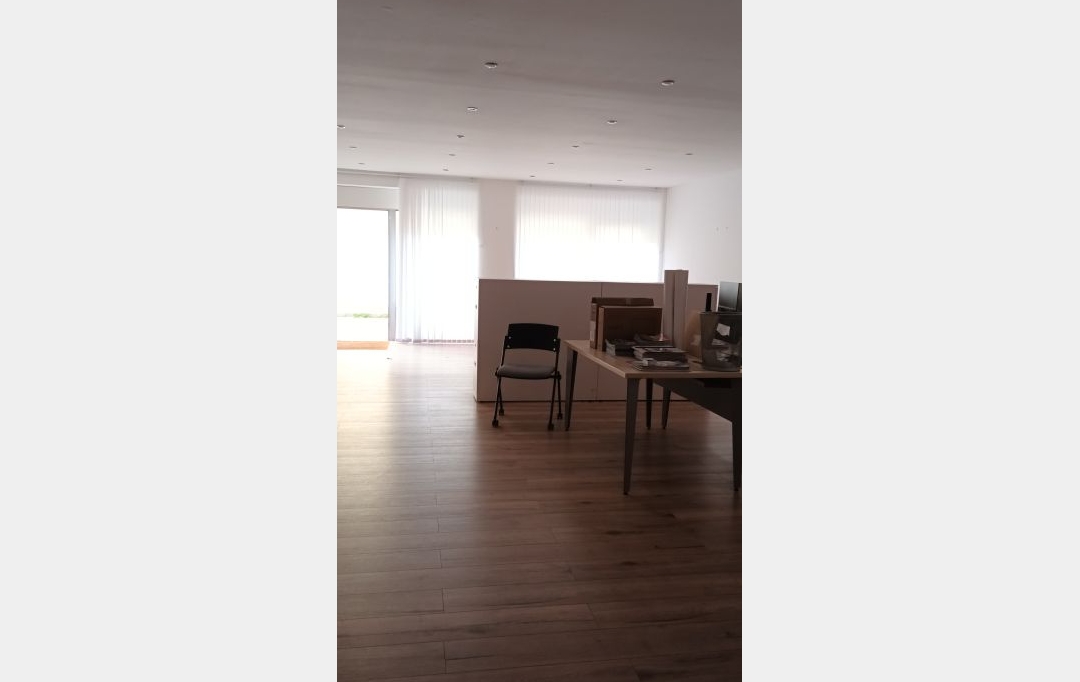Annonces VAUNAGE : Local / Bureau | NIMES (30900) | 79 m2 | 919 &euro; 