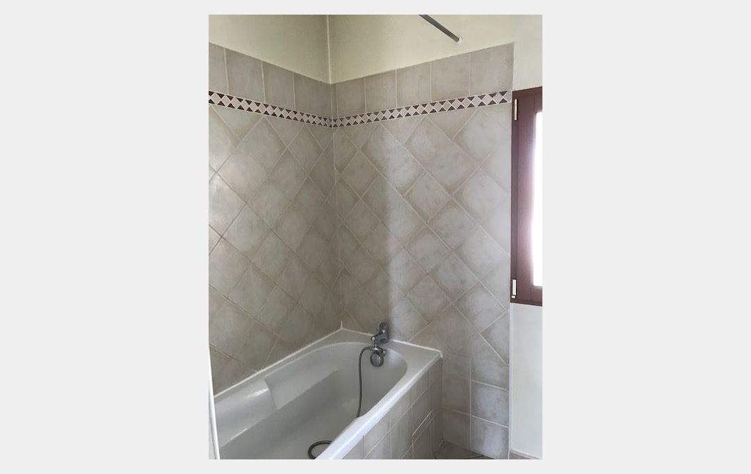 Annonces VAUNAGE : Maison / Villa | MILHAUD (30540) | 50 m2 | 852 &euro; 
