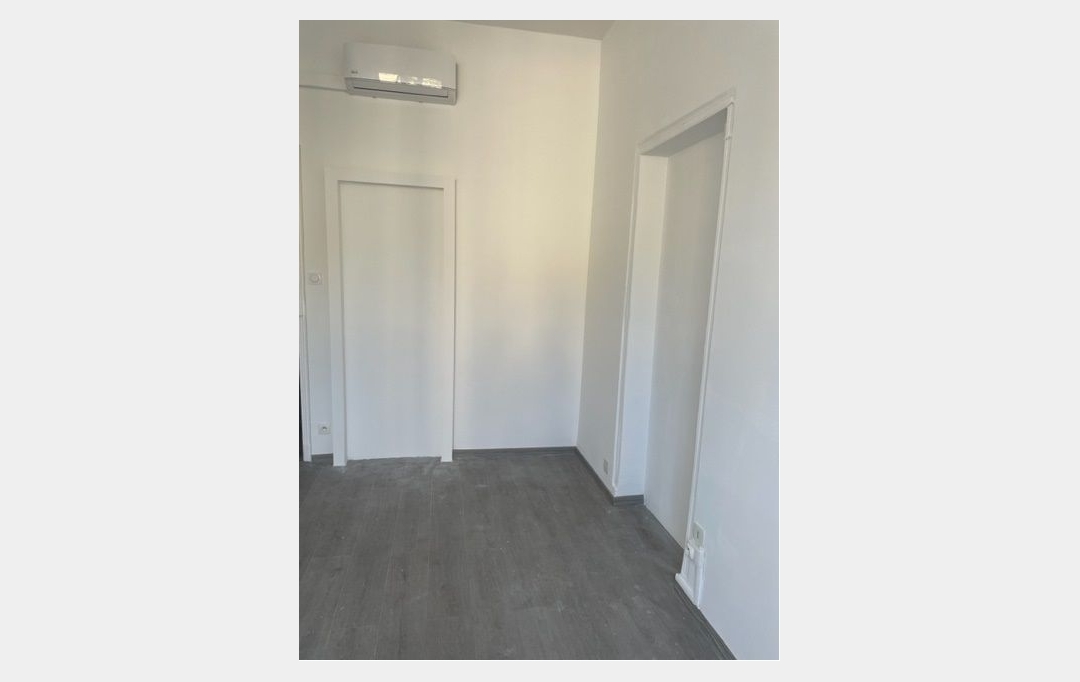 Annonces VAUNAGE : Local / Bureau | NIMES (30900) | 45 m2 | 803 &euro; 
