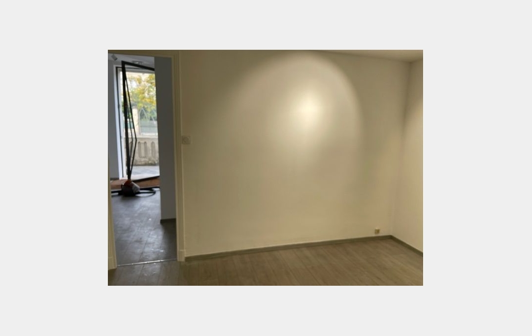Annonces VAUNAGE : Local / Bureau | NIMES (30900) | 45 m2 | 803 &euro; 