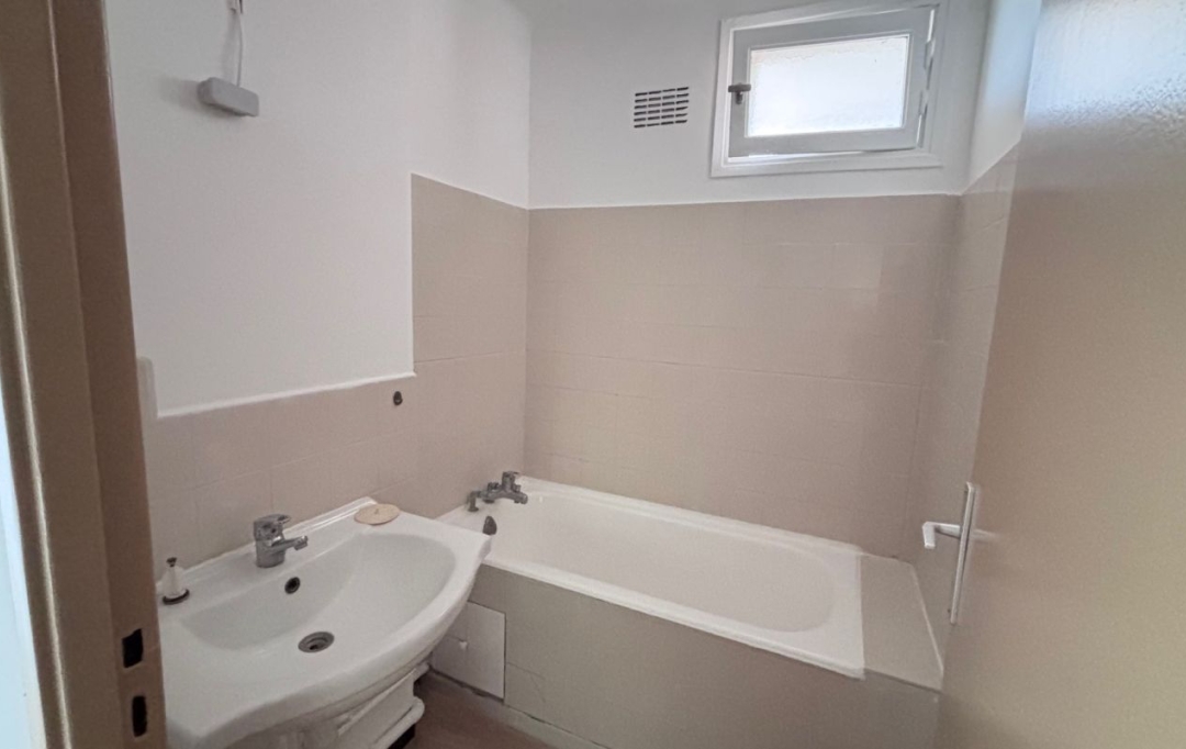 Annonces VAUNAGE : Appartement | NIMES (30900) | 54 m2 | 130 000 &euro; 