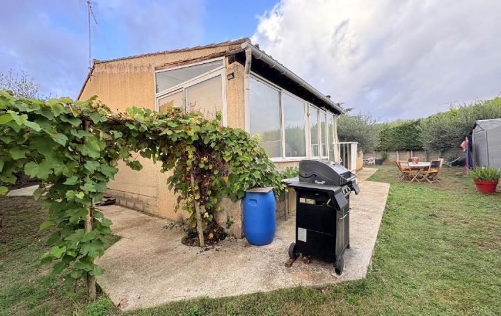 Maison   GALLARGUES-LE-MONTUEUX  75 m2 1 580 € 
