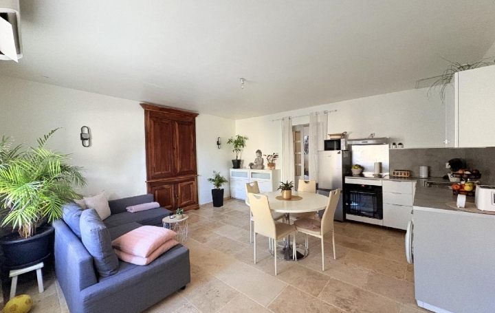 Appartement P2   VIC-LE-FESQ  46 m2 580 € 