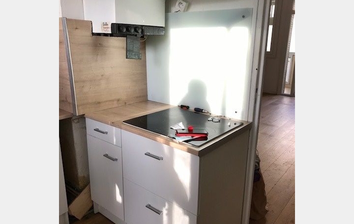 Appartement P3   NIMES  63 m2 546 € 