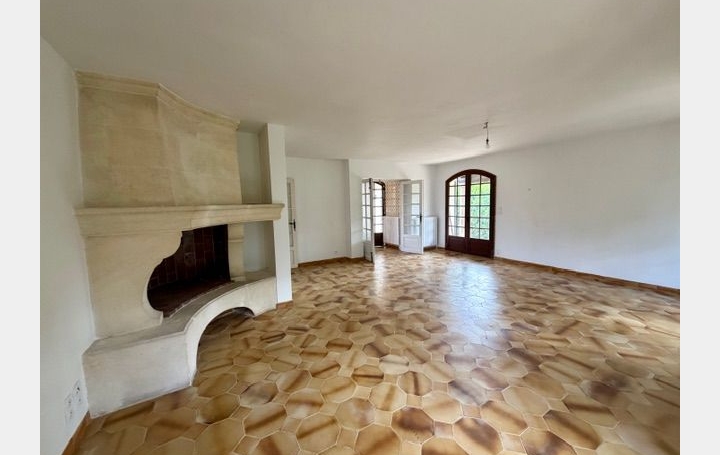 Villa   LUNEL  224 m2 425 000 € 